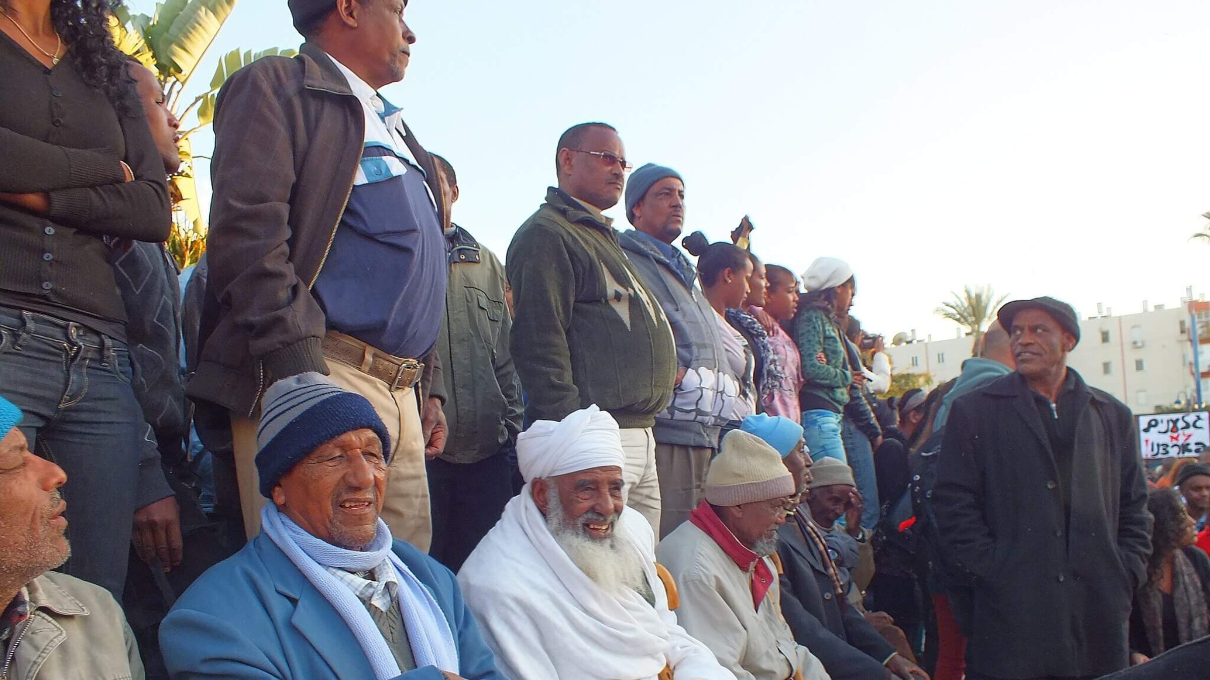 אַ גרופּע עטיאָפּישע ייִדן אין דער שטאָט קרית מלאכי, דרום ישׂראל אין 2012 