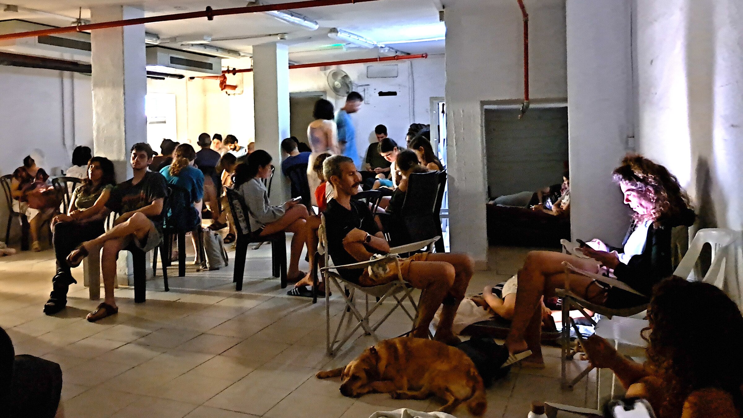 דער מיקלט איין תּל־אָבֿיבֿ וווּ דער מחבר האָט אויסגעוואַרט יעדן אַטאַק 