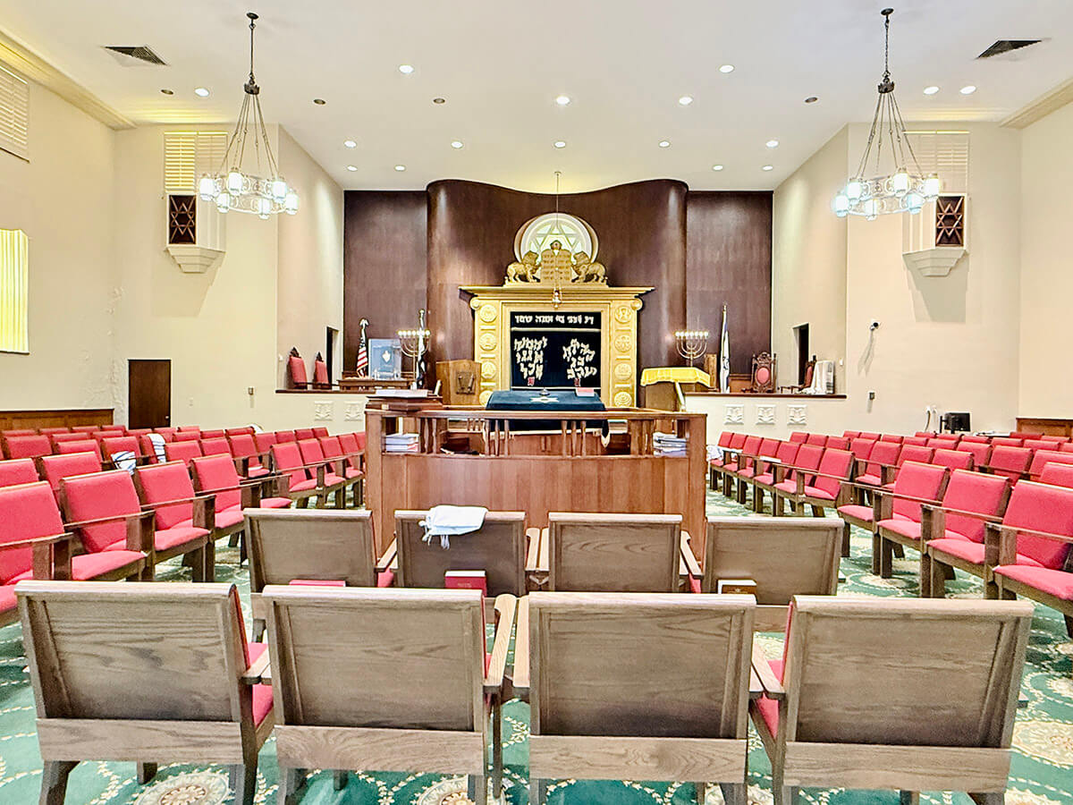 The sanctuary of Congregation B'nai Jacob in Charleston, West Virginia.