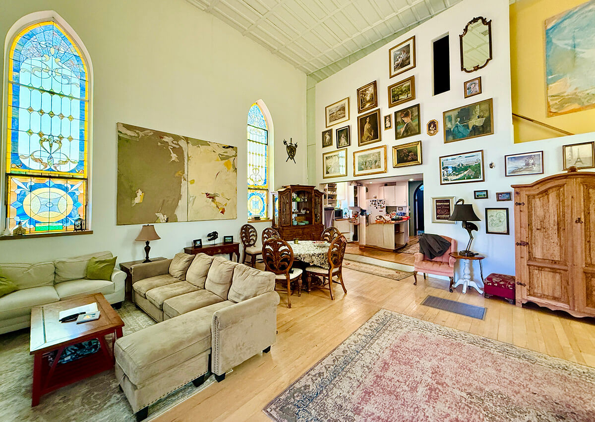 Congregation B'nai Israel was founded in 1927. It is now an Airbnb.