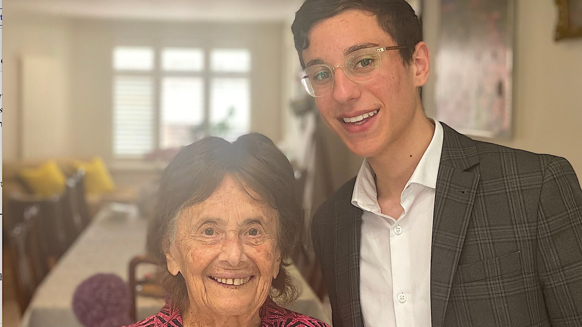 דבֿ פֿאָרמאַן מיט זײַן עלטער־באָבען, לילי עבערט, יוני 2021